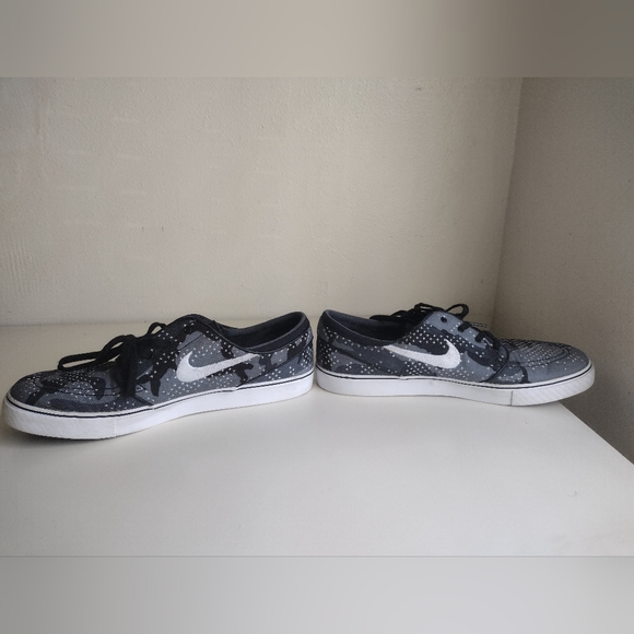 Nike Zoom SB Stefan Janoski Sneakers - Picture 3 of 9